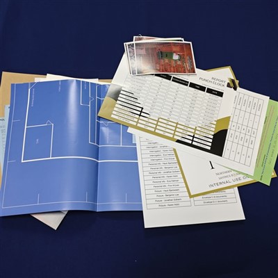 Didelio{0}}blizgaus popierius, žemėlapiai ir nuotraukų rekvizitai