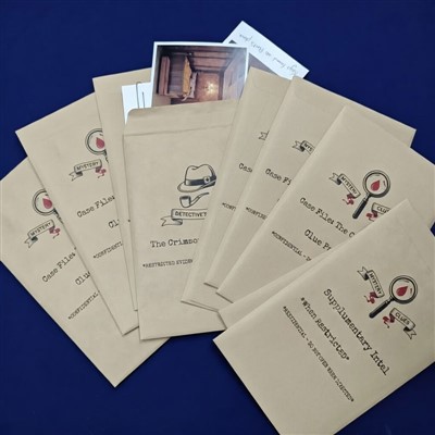 Užuominų kortelių vokai ir galvosūkių pagalbiniai paketai